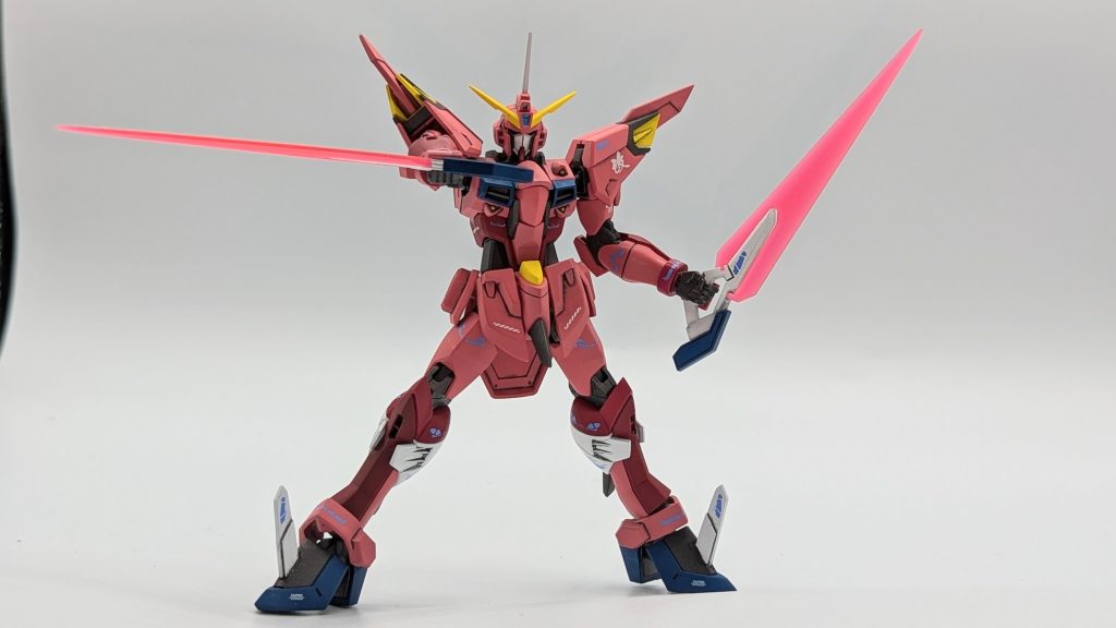 ビーム刃は400番やすりでやすった後に艶消しを吹いて、粒子感が出るようにしてみましたが、写真だとあまりわからないですね…。