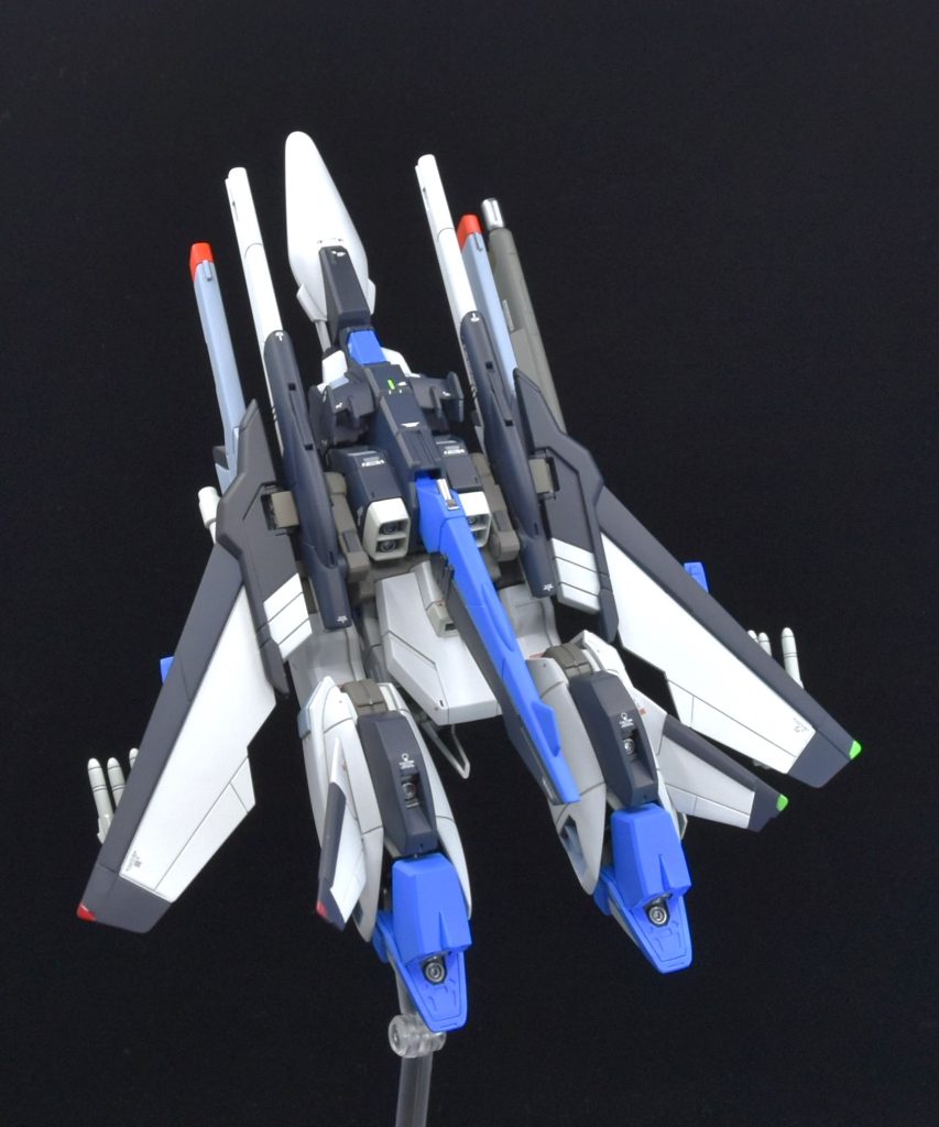MA形態です。ビーム砲の配置はセイバーを参考にしました。主翼が外側に移動するため増槽は取り付けられません。