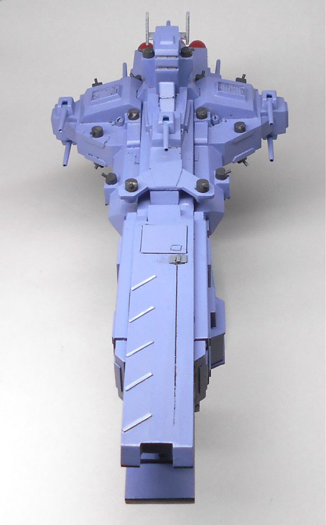 単装砲8門に対空砲20門近くにミサイルを装備し、MSは3~4機搭載と、なかなかの重武装です。