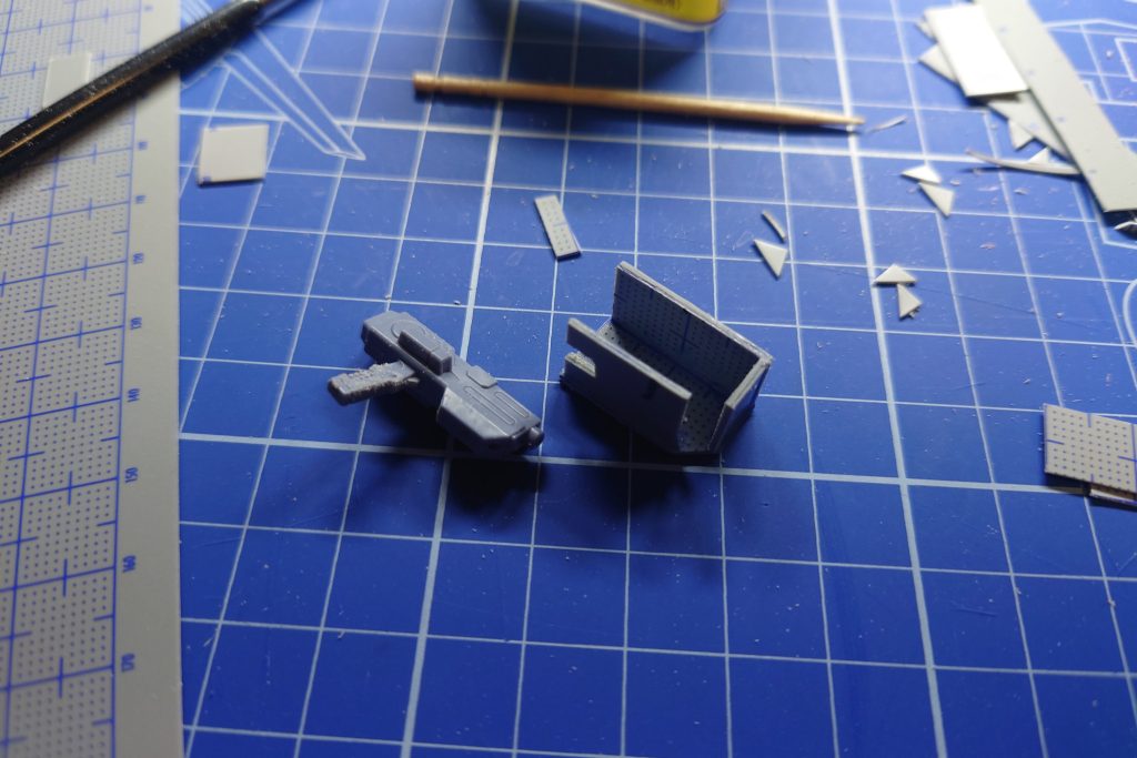 ホルスターを作ってたんですけど、使わない事が決定したのでけっきょくポイしました(gundam-kao8)