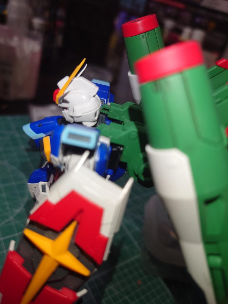 大体こんなもんかな？と両面テープで仮止めしながら位置調整して瞬着パテで無理やり移植結構な力技です