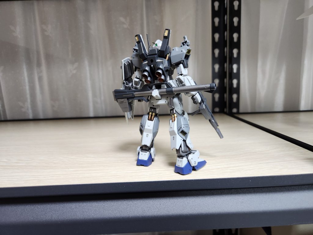 リアビューです。なかなか自分から塗らないカラーパターンでしたので、楽しかったですね。