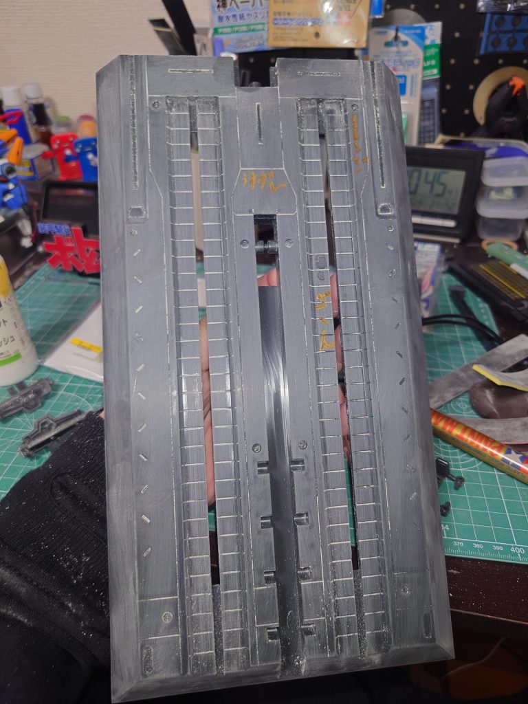 んで、次に頑張ったのはカタパルトの塗り分け