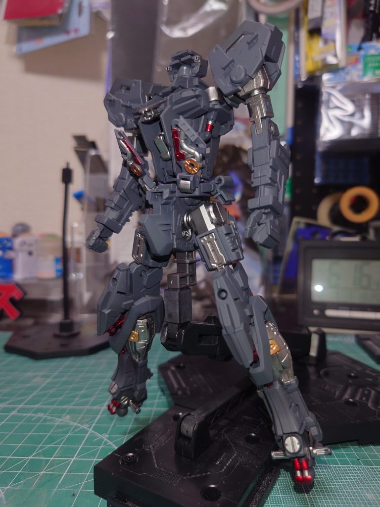 フレームはマスキング頑張ってやりましたが、如何せん小さいところとかが多くて苦戦しましたね…