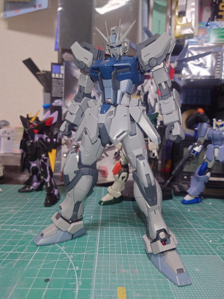 PSダウン時カラー確かガイアカラーだったはずニュートラルグレーIV?ミディアムブルー?メカサフヘヴィ胸だけガンダムカラーのフリーダムディアクティブカラーのブルー?作ったのがだいぶ前なので忘れましたw