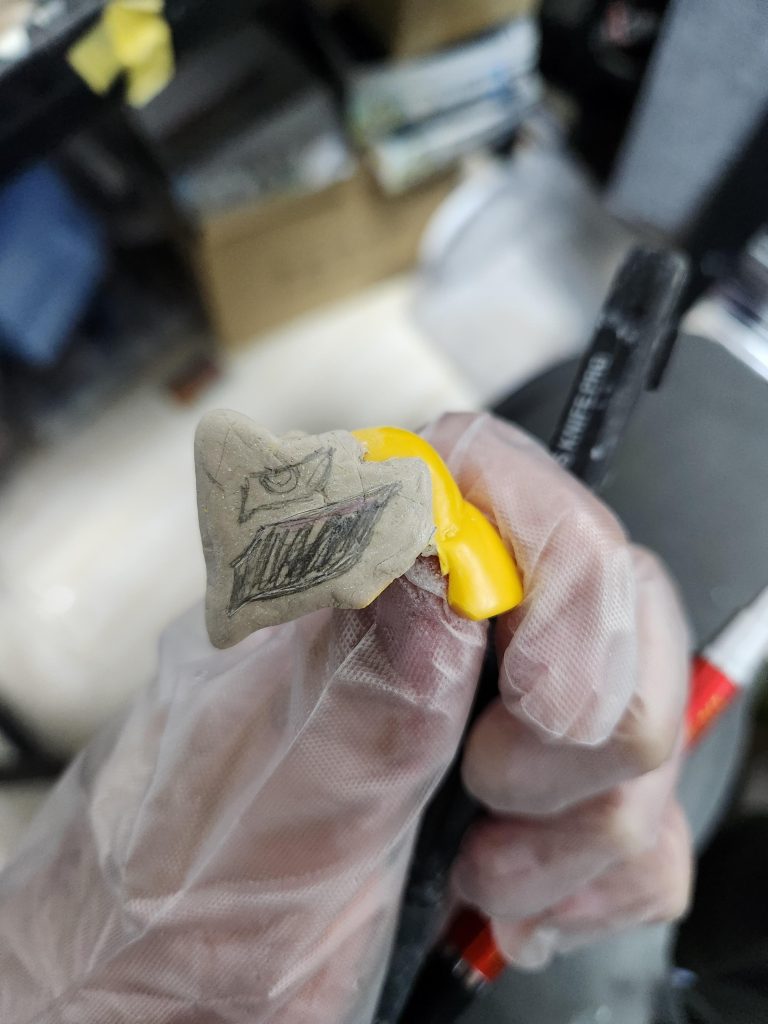 顔が全然違ったのでパテ造形粘土作業ムズい…