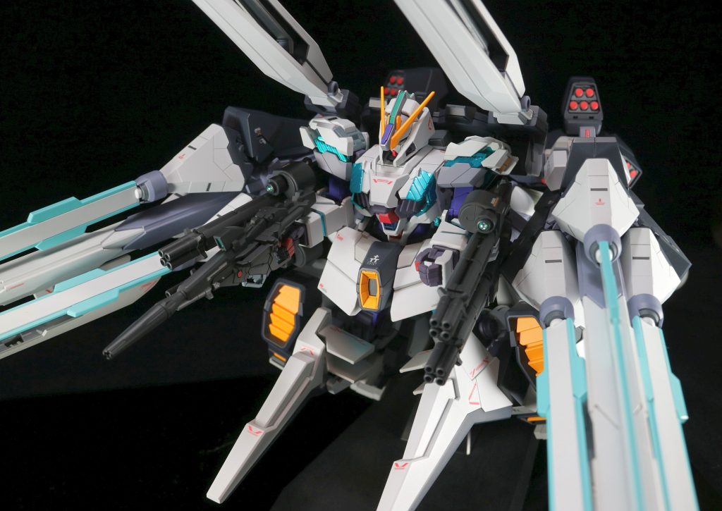 頭部はハイゼンスレイから。腕と武装はユニコーン。胴体はC装備。 