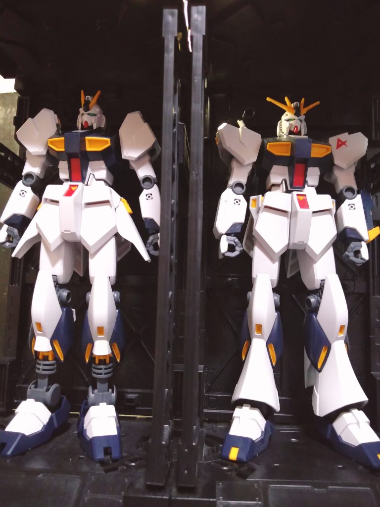 ロンド・ベルフラッグシップ機であるνガンダムは大変強力な機体である事は言うまでもないと思います。しかしそれはエース向けにチューンされた繊細なプロ仕様であり不慣れなパイロットには扱い切れる代物ではありません。