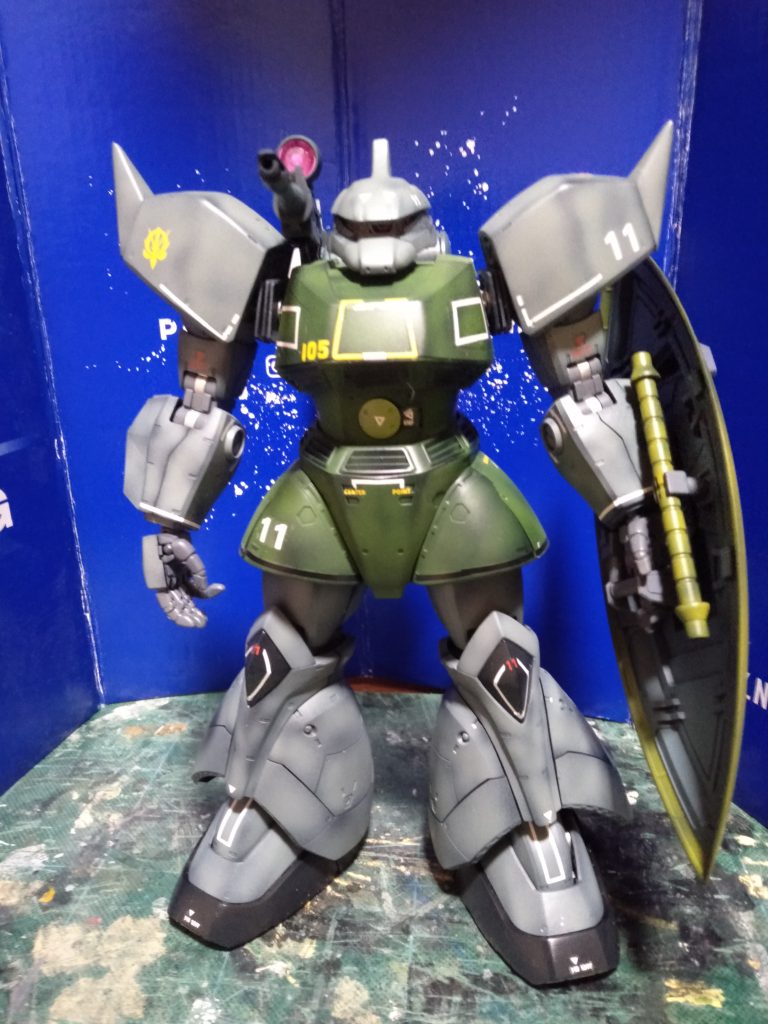 デカールは今回、1/100リアルタイプゲルググを使用して、ほぼ指定どおりに貼ってます。アレンジしましたけどw