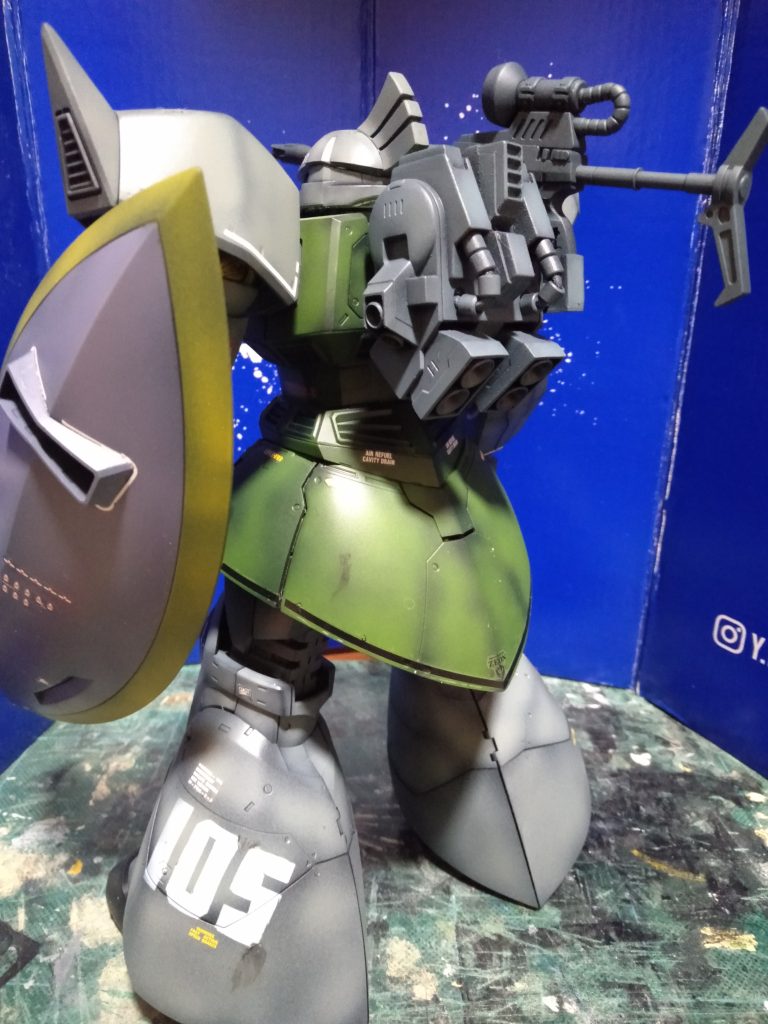 遊びで、高起動パックを装備させてます。ビームライフルの位置は昨今の設定に合わせてます。