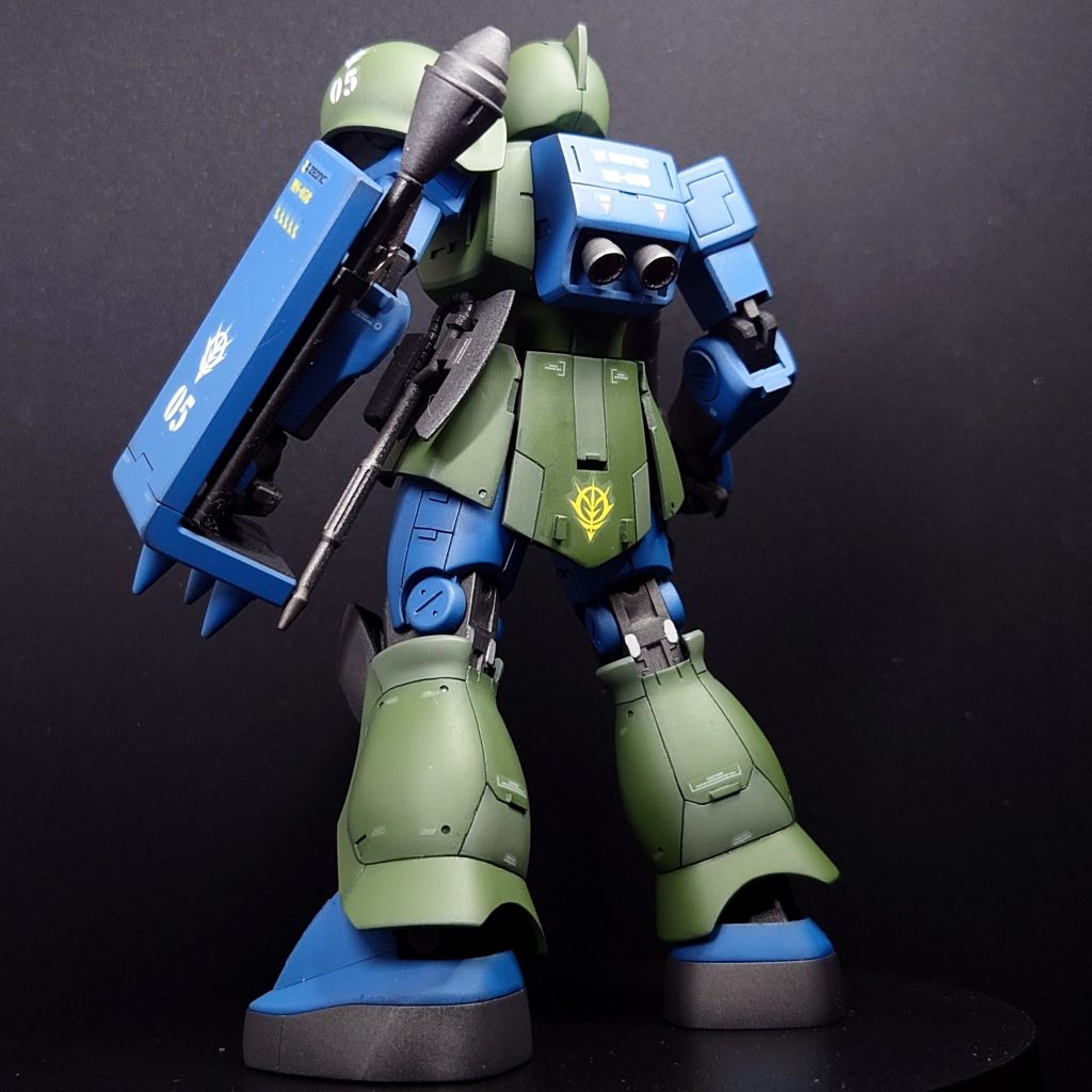 スジボリとプラ板をところどころ貼っています。