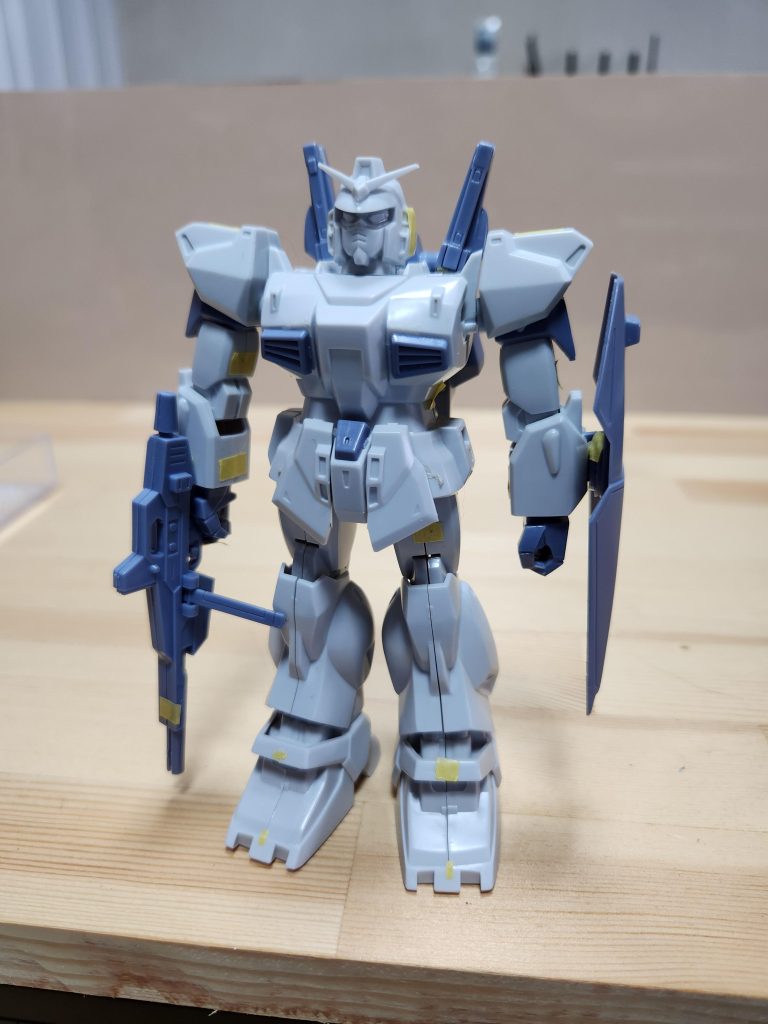 素組状態です。接着剤使わずにマスキングテープで仮接合。今のキットの色分け、パーツ分割はホント良いですね。