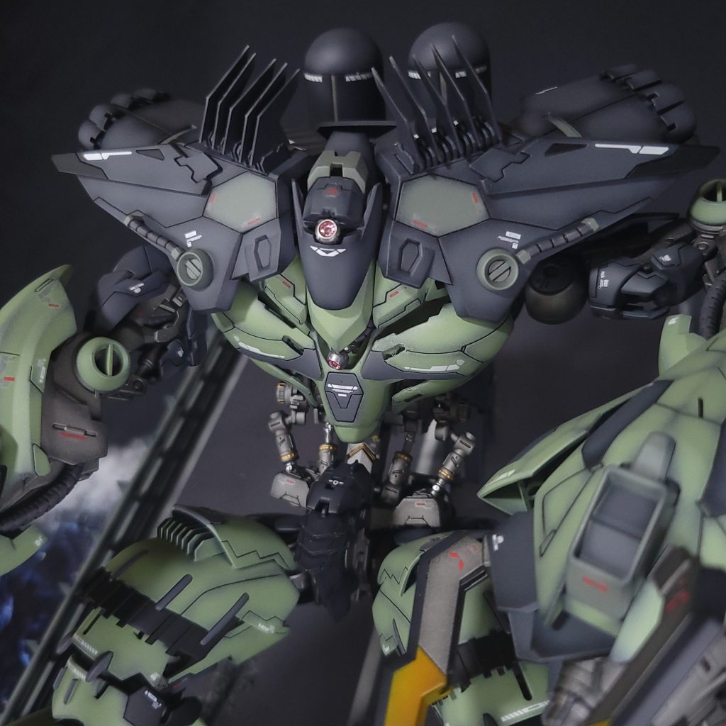 頭部アップ腹～腰はガンダムフレームで細すぎないようにまとめています。