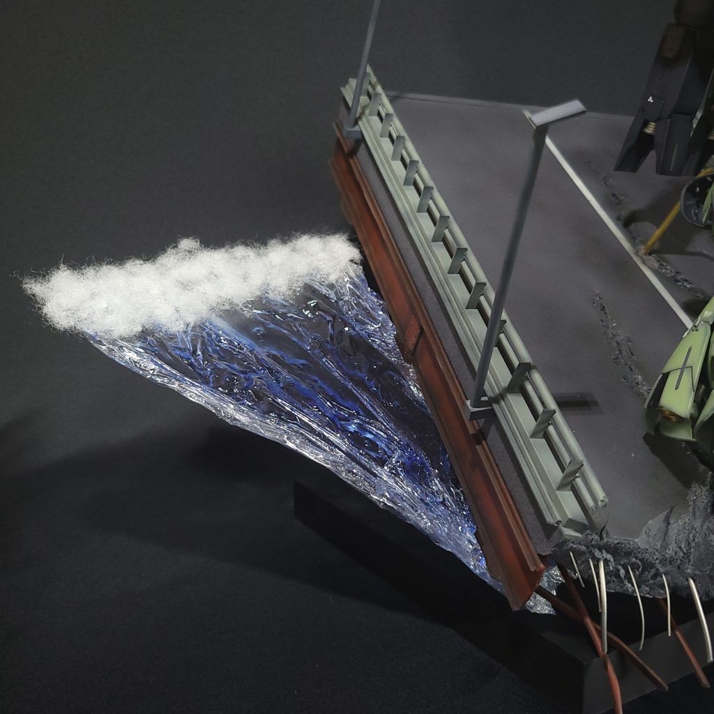 波波はラップとレジンと綿で制作。