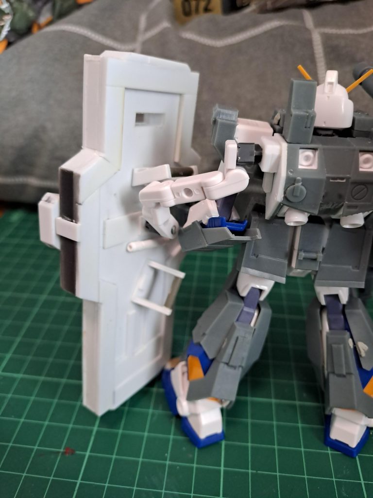 盾の接続アームはこんな感じでした。
