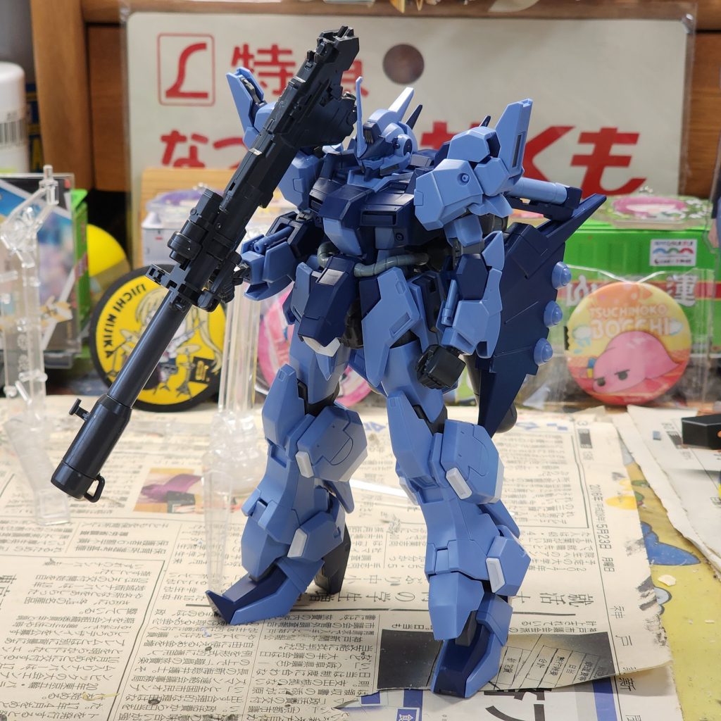 続いてはトーリスリッターベースの機体こちらは大きな加工をせずに進めていたのですが,ここからどうしようか悩んで放置中…“バズーカを持たせたい”というイメージだけはあるのでそこからどう広げるかですね…