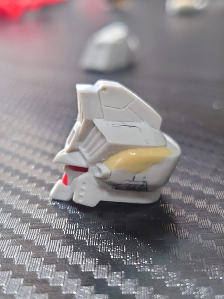 頭部形状を変更、頭頂部も短く加工