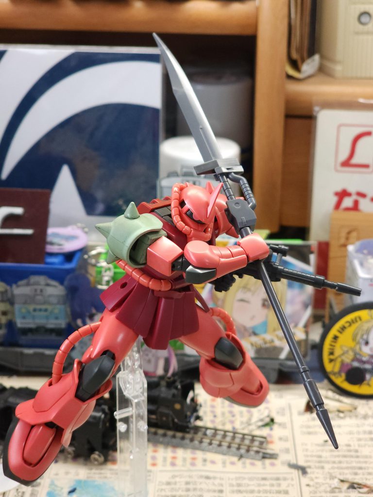 続いてはザクです。近接戦特化の機体として作っていますが,放置状態です…これについてはもう少してを加えるか,塗装に入るかで悩んでいる状態です。塗装するとしてもどう塗るかで迷いますが(^_^;)