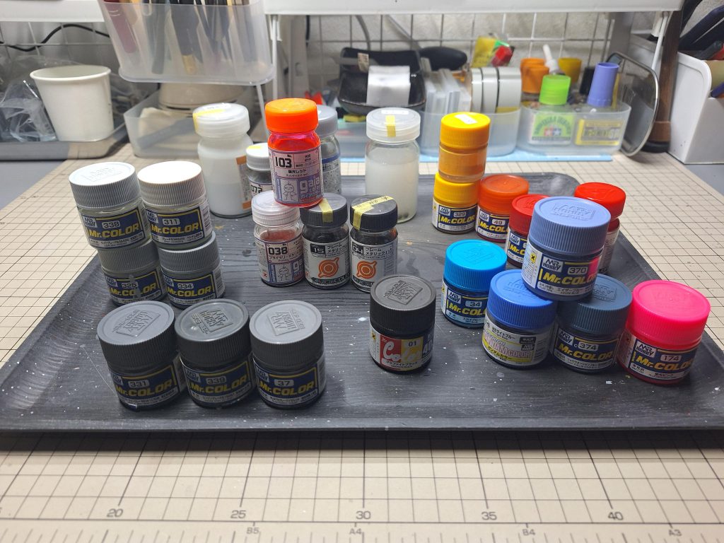 最後に備忘録。今回は配色に悩みました。基本瓶生で行くのですが、今回は調色をトライ。ですが、悪いクセで新しい塗料も捨てがたく、いつも試験的に使っちゃうんですよね～，大概失敗しますが、、、。( ;∀;)ﾄﾞﾝﾏｲ２０２４年もお世話になりました。２０２５年もよろしくおねがいします！！( ﾟДﾟ)おしまい。