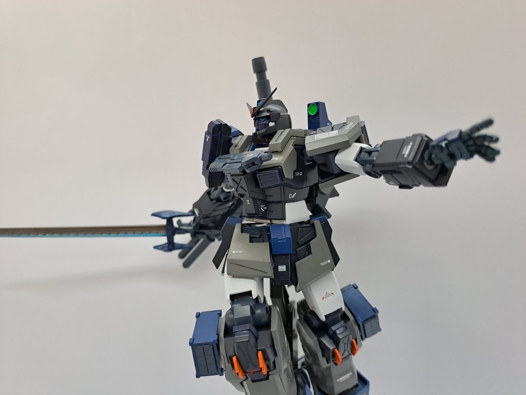 元キットのジムストライカーの可動ではこれが精一杯でした。