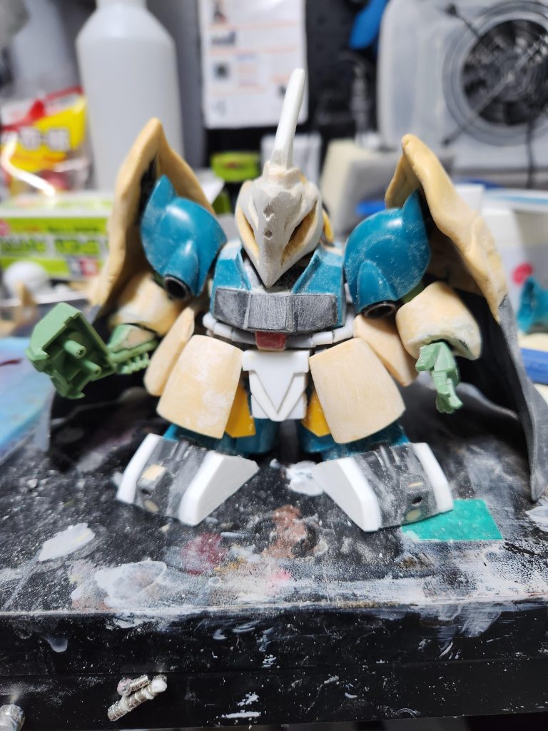 大きなパーツ以外はほぼパテとプラ板で作成頭身とのバランス調整が難しい