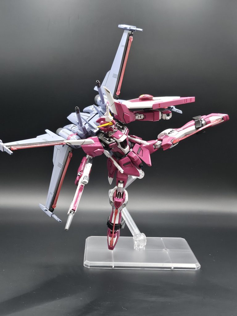 お得意の蹴り。