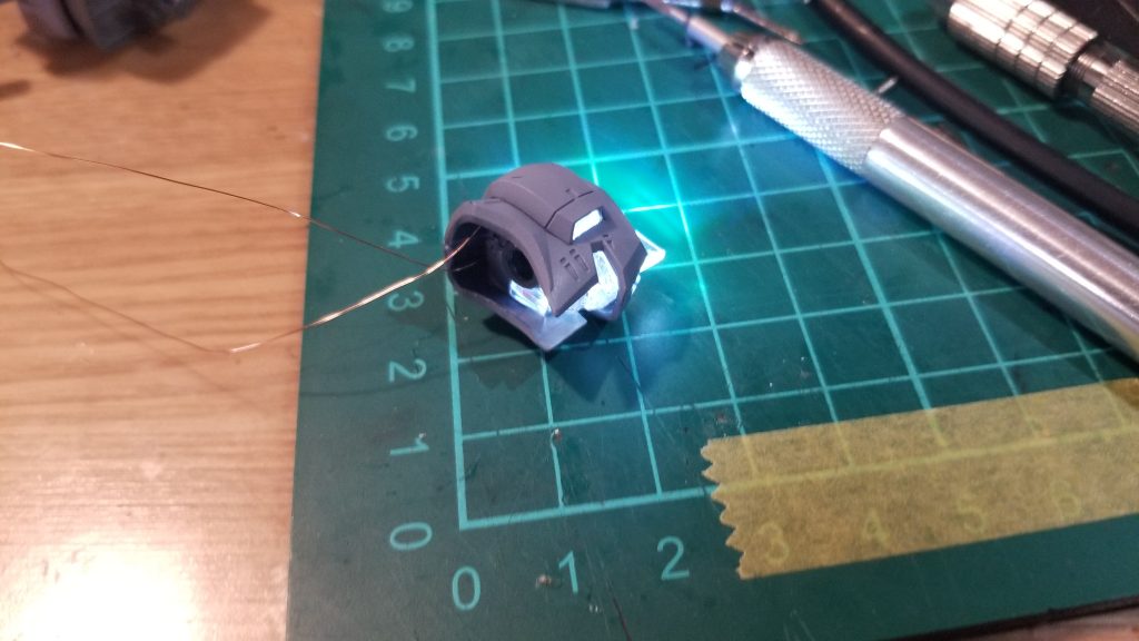 頭部の電飾テスト中