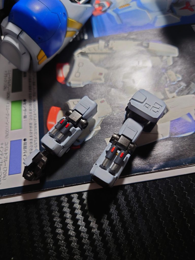 腕部分のシリンダーは削って新しく作り直し