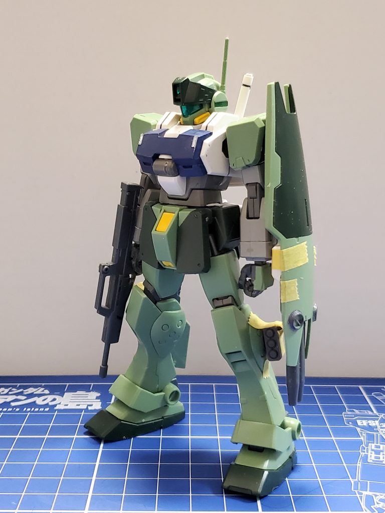 今回はザクII改の相手となる機体を作ろうと、ジャンクBOXよりパーツをかき集めて製作開始👍️✨まずはジャンク扱いとなっていたスナイパーK-9をベースにEZ-SRの上半身と両腕を取り付け💪そして背面にはアレックスよりバックパックと腰裏アーマーをチョイス💡シールドにはビームキャノンを加え形を整えてみました~😆🎶