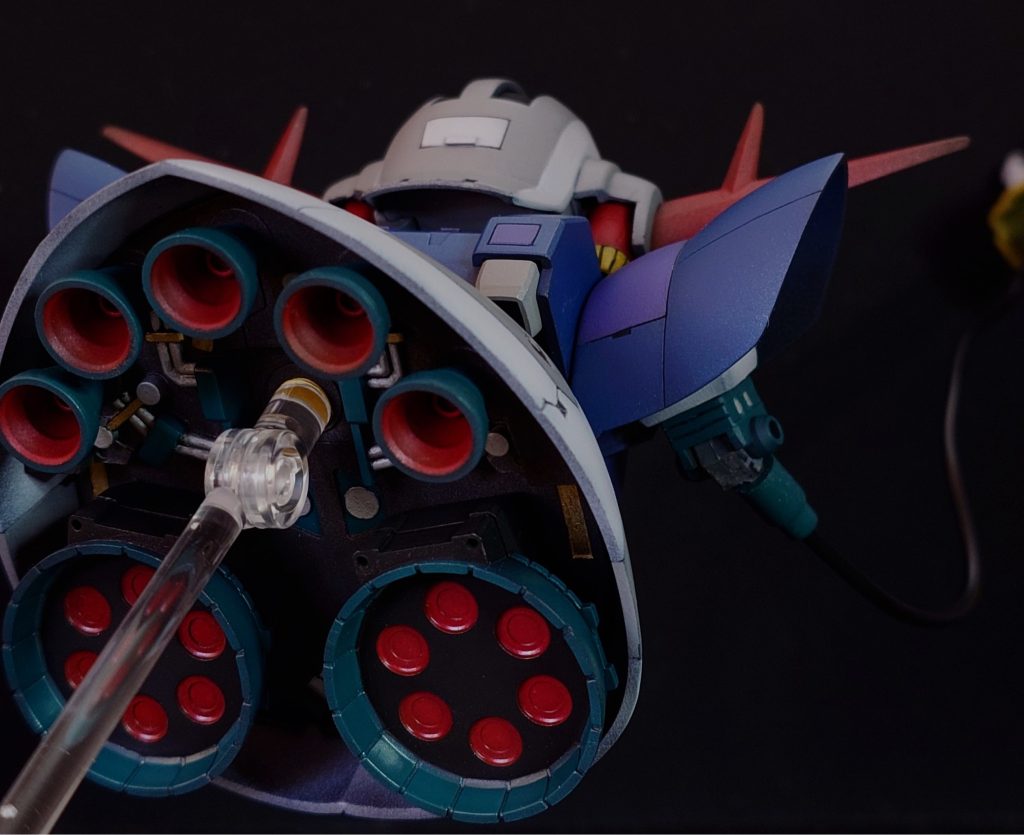 スカートの中はもともとしっかりディテールが入っているので塗り甲斐があります。