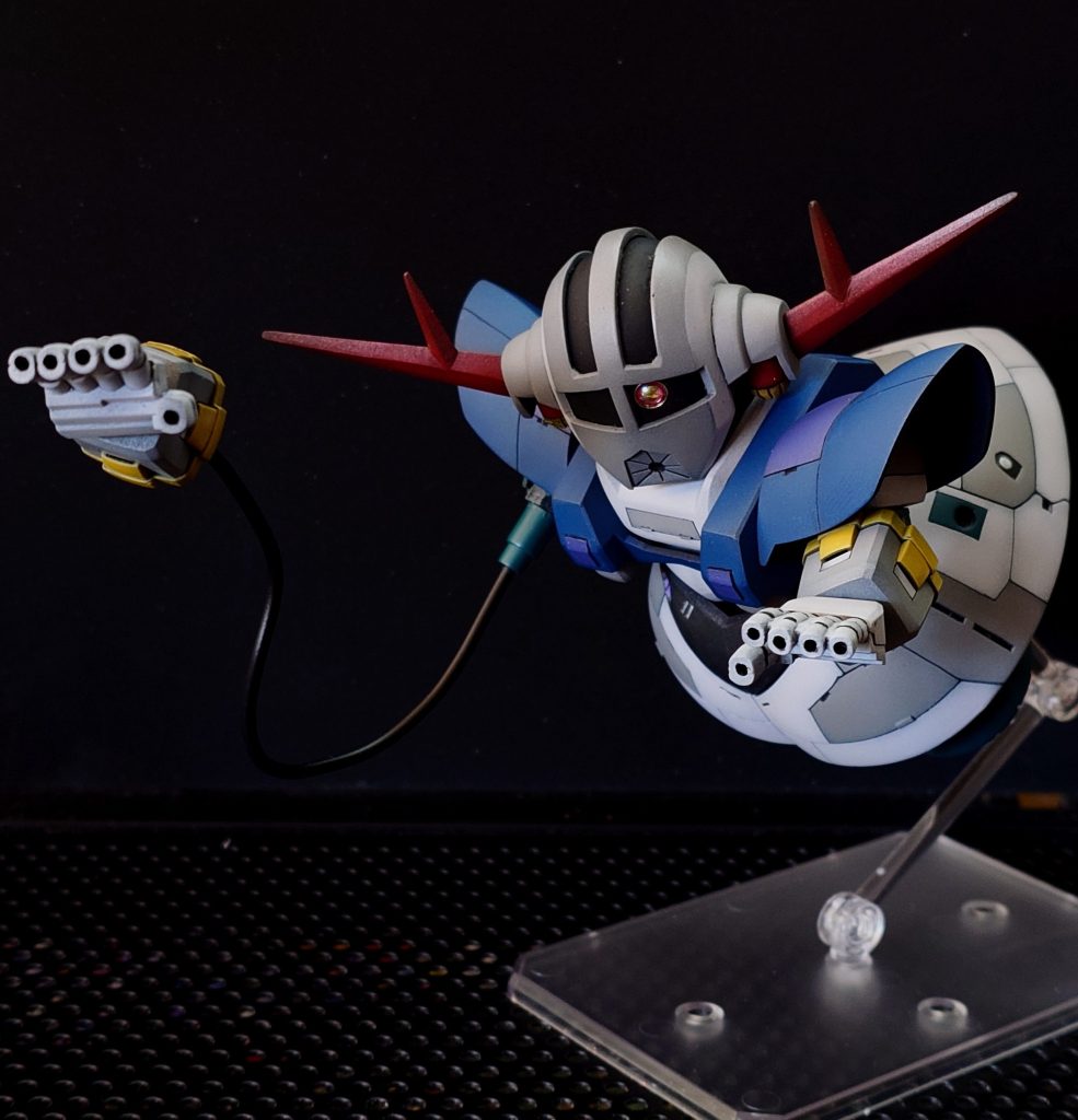 モノアイをドームに、あとはスジボリしています。