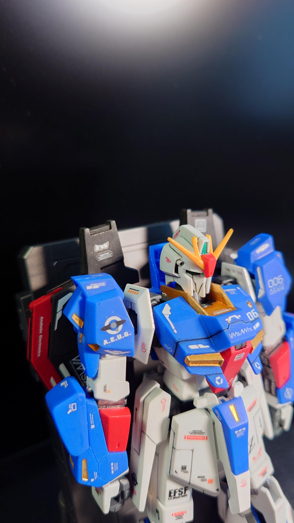 制作中のチェックにと撮影成形色＋一部筆塗り＆ガンダムマーカー塗装＋つや消しまで完了写真とってみると改めてよく分かる、、、塗装ハゲ、デカール剥がれが数か所 確認。現在、武装のカラーリングに悩み中最終、ウェ…｜GNドライブ制作中さんの制作中の投稿｜GUNSTA ...