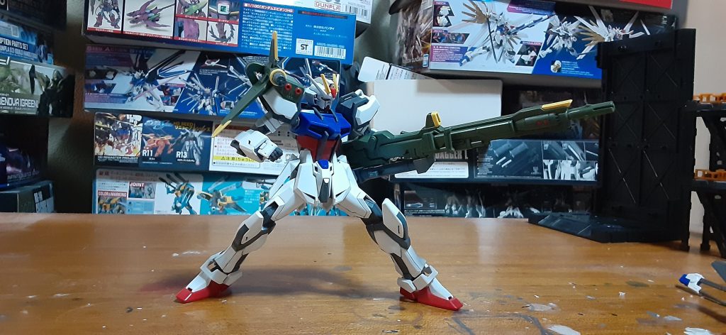 ランチャーはこういう踏ん張った射撃姿勢が一番カッコいい。アグニでけぇ