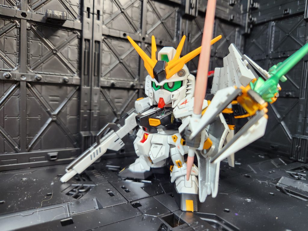 まずは通常カラーです。大昔のSDに比べるとパーツ数も多く、よく動くようになってます。