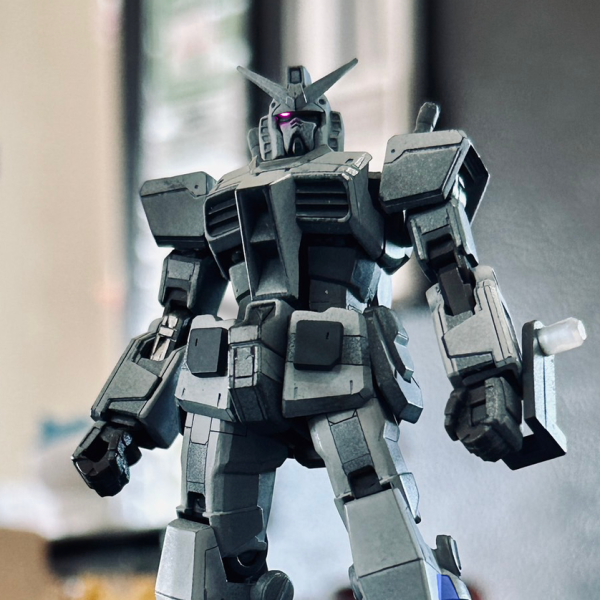 「MG Ver3.0のティティールは最高」ということでティティールをMG 3.0に改造しつつ透け感のあるR面を目指したカプセルアクションRX-78-3（透け感というのはスケール感のこと）プロポーションも良くなってきて7月に入院で制作中止している間にRG2.0が発売されたすっかりやるきをなくしてしまった最近ナイチンゲールがひと段落してというか疲れてきてひつようなのは気分転換だと思ってスマホアプリだけでCG加工にチャレンジしてみた目は光りふくらはぎは青くなった （1枚目）