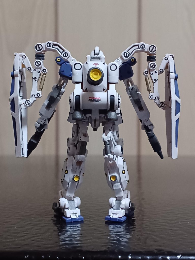 バックから。白が基調の機体なので、綺麗に仕上げるの超難度ですね~(gundam-kao5)個人的には、見直す部分もあったりしますが、次へ生かすとしましょう(笑)