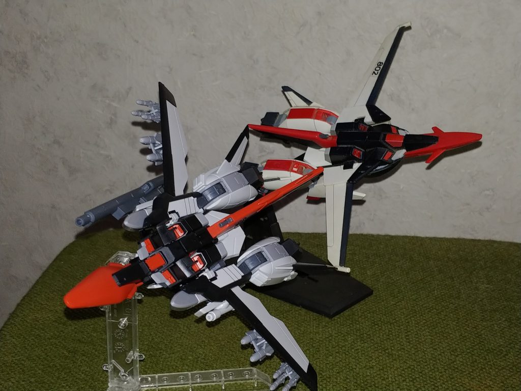 新型らしくボリューム、機動性も最高個人的には初代の主前進翼と収納式カナード翼はいつ見ても美しい 