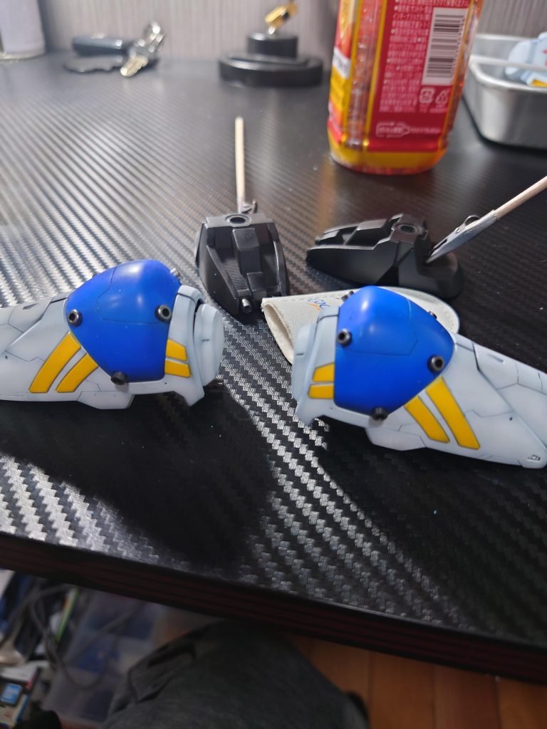 バインダーにはジャンクのパーツを埋め込み