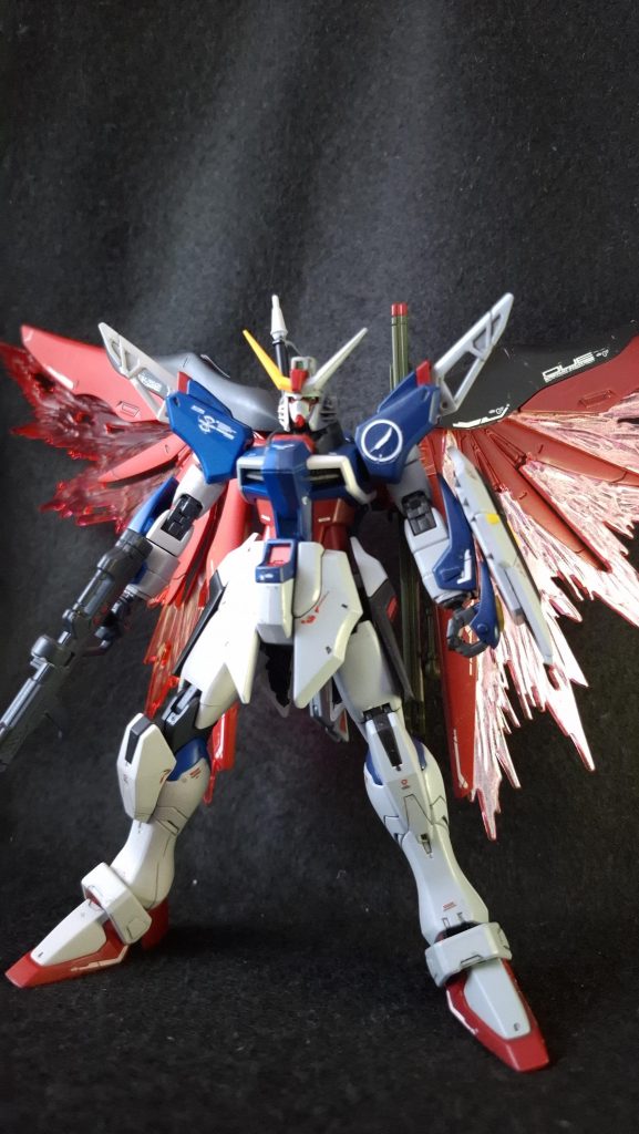 カラーレシピデスティニーガンダム側本体・武器ライトグレー部：クレオス　灰色9号（ラッカースプレー、ラッカー塗料）本体・武器グレー部：クレオス　ファントムグレー（ラッカースプレー）本体ダークグレー部：クレオス　ジャーマングレー（ラッカースプレー）本体ブルー部：クレオス　インディブルー（ラッカースプレー）本体レッド部：クレオス　MSレッド（ラッカースプレー）武器レッド部：クレオス　MSレッド（水性アクリル塗料）本体イエロー部：タミヤ　クロームイエロー（ラッカースプレー）武器ライトブルー部：クレオス　RLMライトブルー（ラッカースプレー）ビームエフェクトピンク部：タミヤ　クリアーレッド（ラッカースプレー）ビームエフェクトブルー部：クレオス　クリアーブルー（ラッカースプレー）デスティニーガンダムSpecⅡ側本体レッド部：クレオス　MSレッド→あずき色（ラッカースプレー）本体ダークグレー部：クレオス　ジャーマングレー（ラッカースプレー）本体ブラック部：クレオス　つや消しブラック本体ブルー部：タミヤ　ブルー（ラッカースプレー）本体レッド部：クレオス　あずき色（ラッカースプレー）武器レッド部：クレオス　MSレッド（水性アクリル塗料）本体イエロー部：クレオス　MSイエロー（ラッカースプレー）武器ダークグリーン部：タミヤ　ダークグリーン（ラッカースプレー）ビームエフェクトピンク部：クレオス　トランザムホロレッド（ガンダムマーカー）ビームエフェクトブルー部：クレオス　光の翼ホロブルー（ガンダムマーカー）共通部分本体レッド部：クレオス　レッド（ラッカースプレー）頭部バルカンシルバー部：タミヤ　ガンメタル（エナメル塗料）