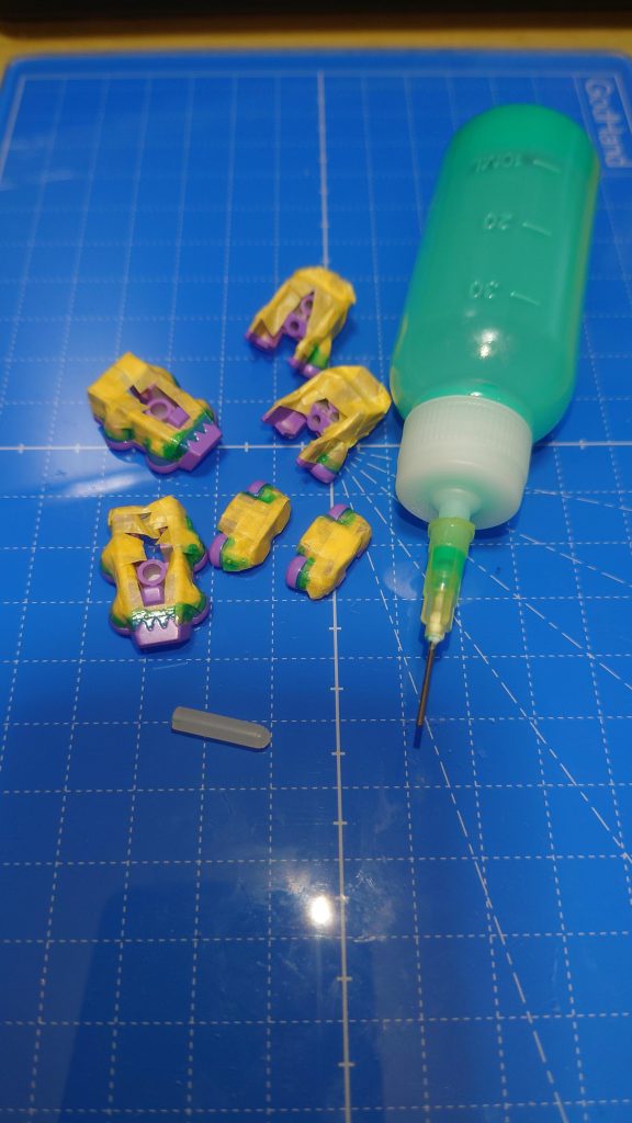 足元のオレンジは塗るの止めようと思う、というか最初は諦めてました。その後考えた結果、テープに加えてマスキングゾルも使うことで何とか塗分けられました