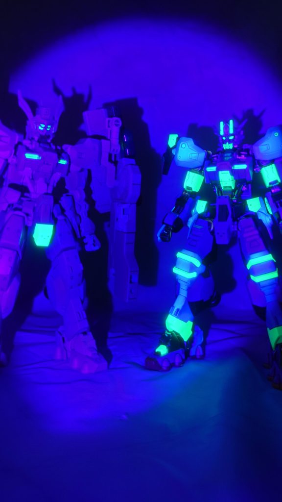 発光状態。いかに発想が狂っているかよくわかる1枚です