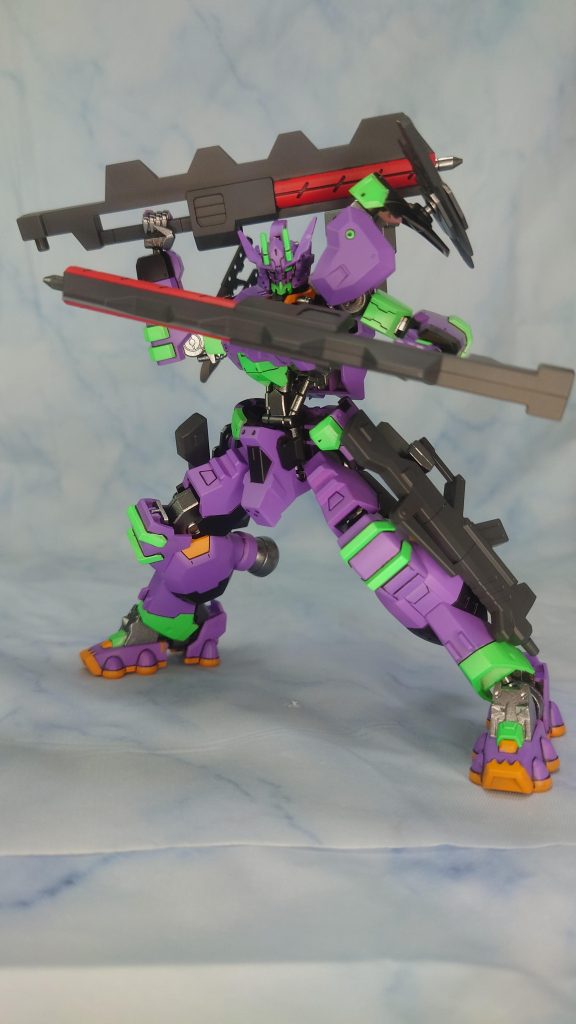 鉄血機体なのでゴツい武器も必要だろと思ってバスタードチョッパー2刀流です