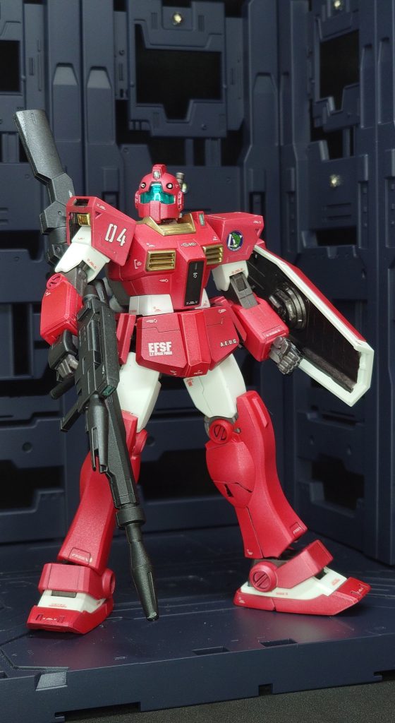 チャップ・アデルと言えばあの小隊で唯一の常識人にして、支援に長けている印象。水星の魔女のデミトレーナー拡張キットのロングライフルで中距離支援機仕様にしています。無加工で腰部ハードポイントに懸架させられました。