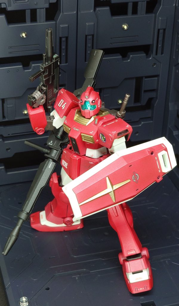 工作は基本処理のほか、合わせ目消しや全塗装、デカールワークなどです。赤はメタリックレッドとメタリックレッド/メタルピーチの混色の2色を用意したのですが、画像では全然わかりませんでしたw