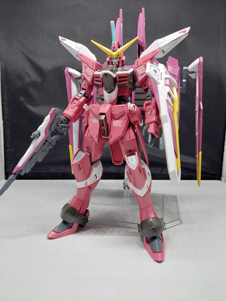 簡単にスミイレとデカールのみ(^_^;)フリーダムやプロヴィデンスなど持ってるので一緒に飾りたかった✨めちゃくちゃかっこいいです👍️