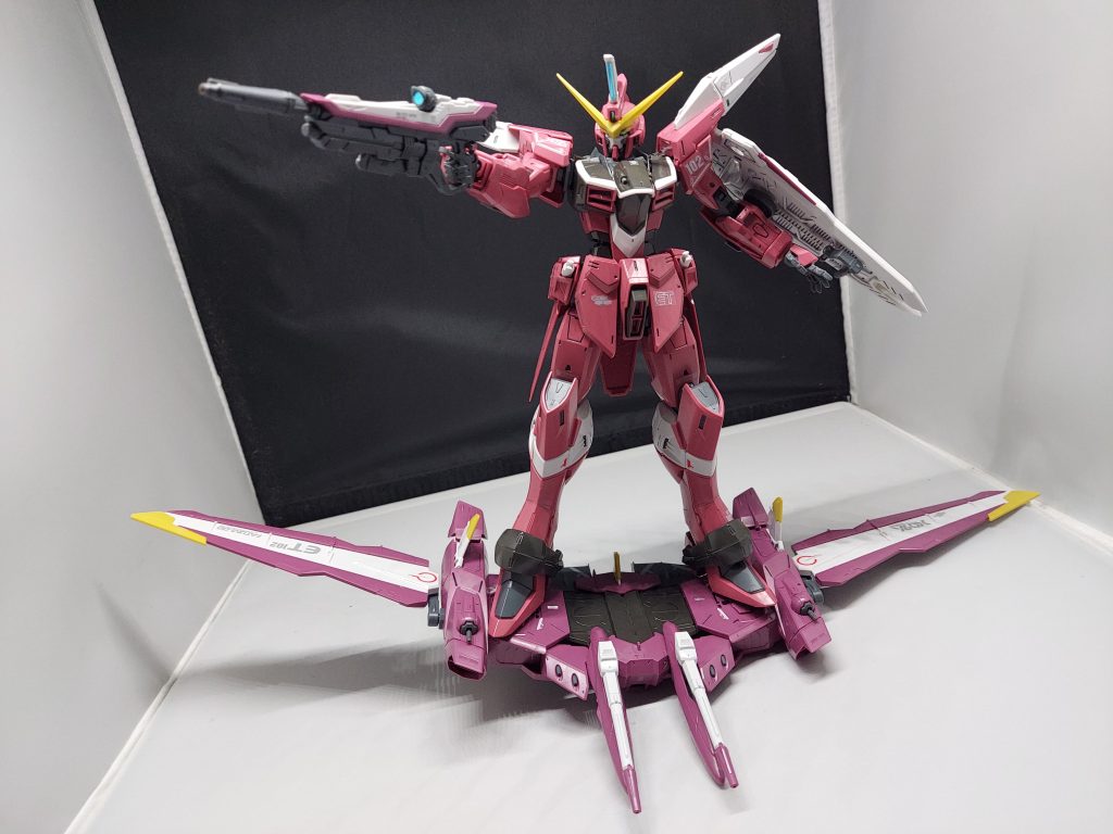 しっかり乗せてませんがちゃんと足の裏にピンがあって固定できます✨