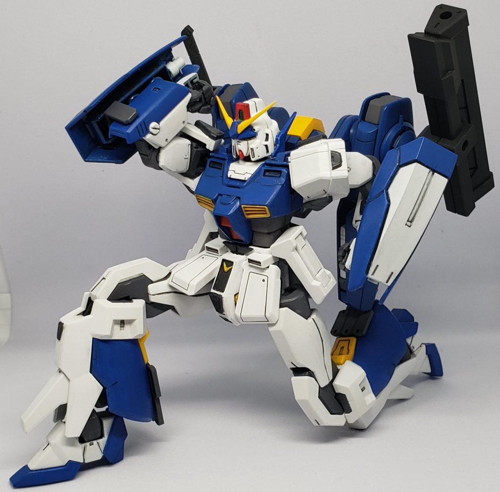 HGAGEシリーズの素晴らしい可動域を引き継いだので、動かしていて楽しいです。膝立ち、腕曲げお手のもの。