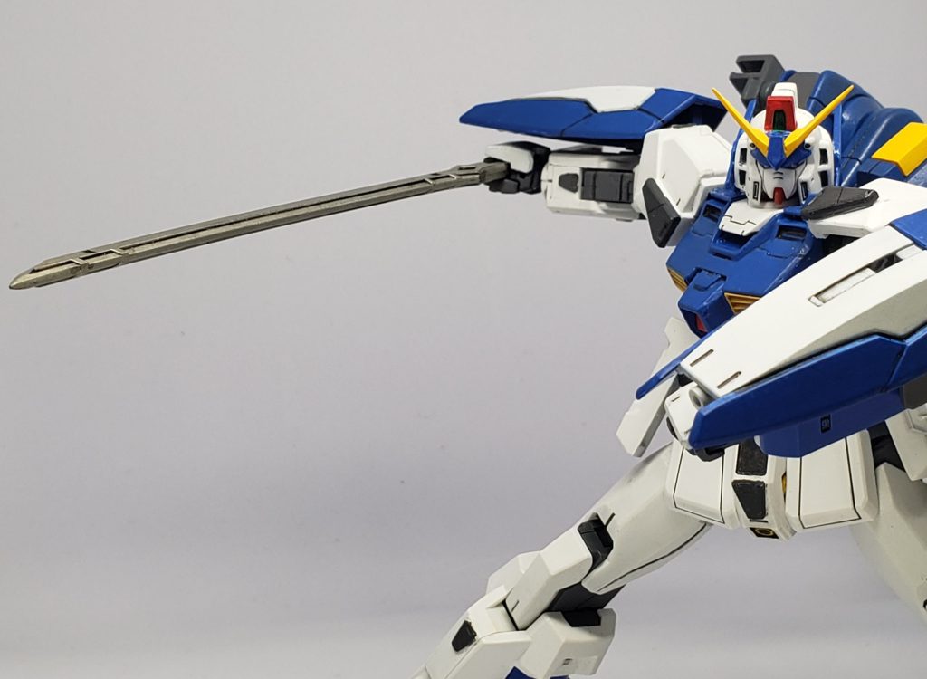 太刀は先端を削ってチタンシルバーで塗装しました。特にこれといった機能はないものの、堅実に鍛えられた刃はあらゆる物を切断する。ビームが効かない相手には、特に有効な装備である。