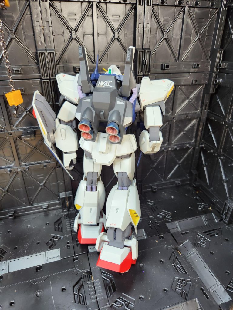 発売が確か1985年とかで、当時は1/100は買ってもらえなかったので、今、作れて感無量です。