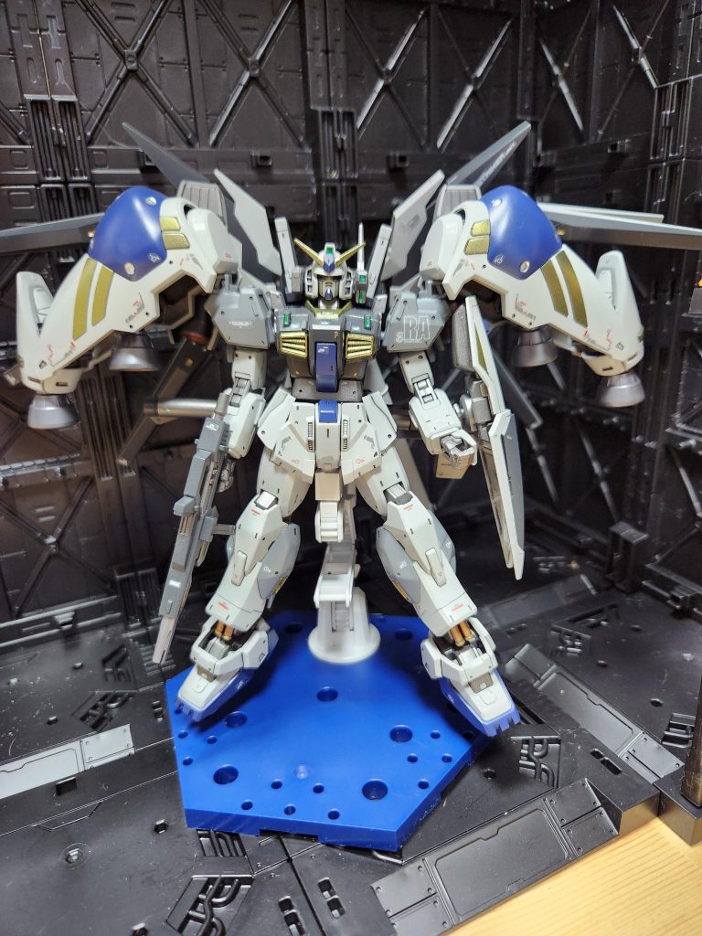 肩にはGP02Aのバーニア。重すぎて撫で肩になります(笑)